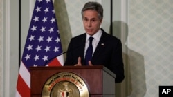 Sekretari amerikan i Shtetit, Antony Blinken, duke folur në një konferencë për media në Kajro, Egjipt, 21 mars 2024.