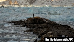 Дональд Трамп під час звернення до Конгресу 4 березня (5 березня за київським часом) заявив, що гренландці можуть приєднатися до Сполучених Штатів, оскільки «Гренландія потрібна нам для національної і навіть міжнародної безпеки»