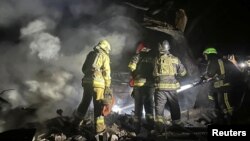 Рятувальники на місці російського удару в Запоріжжі, архівне фото