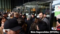 Некоторые политические силы сегодня осадили Дом юстиции, всячески препятствуя его деятельности