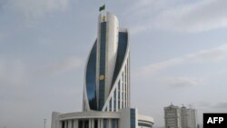 Здание Министерства здравоохранения и медицинской промышленности Туркменистана, Ашхабад 