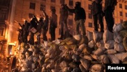 Барикада на вулиці Грушевського у Києві