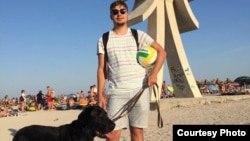 Silviu Rosu la mare, alături de Basil