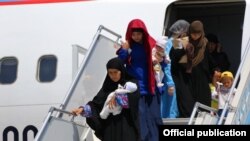 Гражданки Узбекистана и их дети, возвращенные на родину из зоны конфликта на Ближнем Востоке. Ташкент, 30 мая 2019 года.