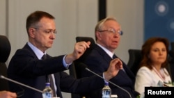 Члены российской делегации во главе с советником президента Владимиром Мединским в день второго раунда мирных переговоров между Россией и Украиной в Стамбуле, 2 июня 2025 года