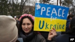 Антивоенный митинг в Алматы, 6 марта 2022 года. Это была единственная разрешенная властями акция с начала военного вторжения России в Украину