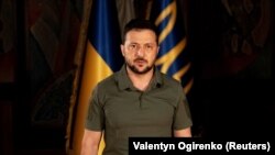 Про кількість похованих біля Ізюма людей ще зарано говорити, слідчі дії тривають - каже Володимир Зеленський 