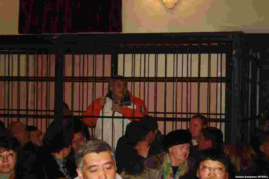 Мурат Суталинов көрсөтмө берүүдө