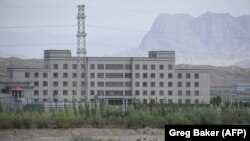 Grup de clădiri despre care se crede că ar adăposti un lagăr de reeducare unde sunt deținuți minoritari etnici, în special uiguri, la Artux, în regiunea Xinjiang, 2 iunie 2019