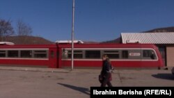 Një nga trenat e kompanisë 'Srbija Voz' që rregullisht qarkullon në pjesën veriore të Kosovës.