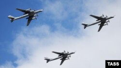 Bombarduesit rusë të llojit Tupolev Tu-95MS. Fotografi nga arkivi. 