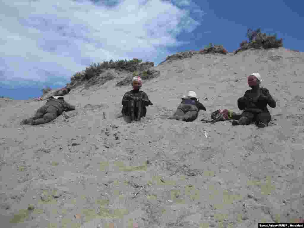 Туристы жалуются на плохое состояние ведущих в озеру дорог и мусор. &nbsp;