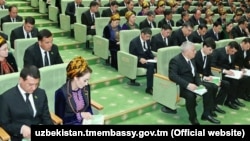 Түркмөнстандын депутаттары. Архив.