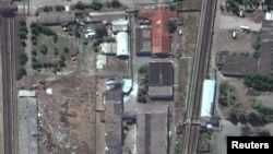 Imagine din satelit a coloniei penitenciare de la Olenivka, după unatac cu rachetă în care au fost uciși aproximativc 50 de părizonieri de război ucraineni, 30 iulie 2022 (Maxar Technologies).