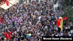 Түркиянын Стамбул конвенциясынан чыгышына нааразы болгондордун акциясы