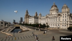 «Три грації» Ліверпулю, історичні припортові будівлі в центрі міста. Фото 21 липня 2021 року