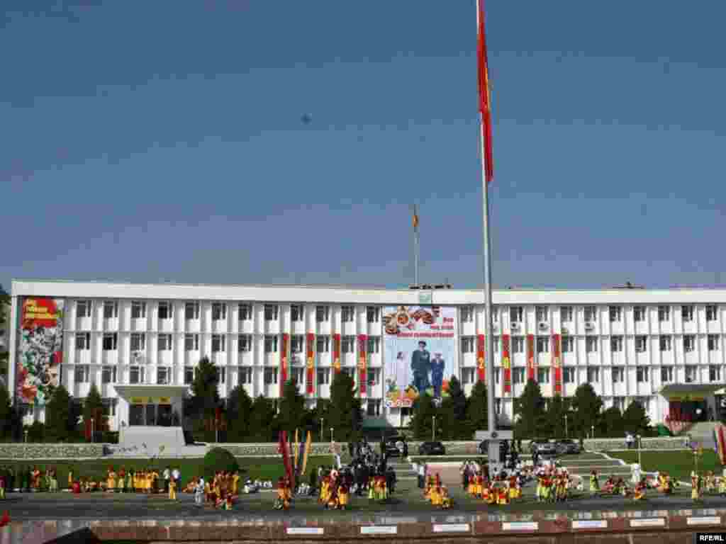 Жеңиш күнүнө арналган Оштогу салтанат