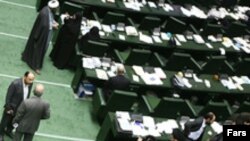 نمايندگان مجلس کليات لايحه اجرای سياست های کلی اصل ۴۴ قانون اساسی را تصويب کرده اند.