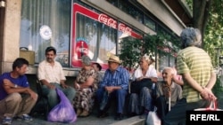 Red ispred jedne od narodnih kuhinja