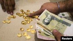 بر خلاف شمش و سکه، خرید جواهرات در ایران با کاهش چشمگیر مواجه شده که نشان از کاهش توان عامه مردم دارد.