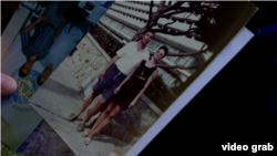 Володимир та Ганна біля готелю «Ялта»