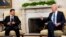 Volodimir Zelenski (stânga) îl întâlnește la Washington pe Joe Biden