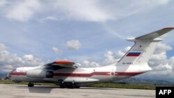 ارتش روسیه در دوره اخیر روزانه دو هواپیمای باربری نظامی به پایگاه لاذقیه در سواحل غربی سوریه فرستاده است.