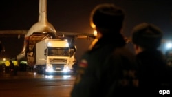 144 жүргүнчүнүн сөөгүн жүктөгөн учак Санкт-Петербургга конду