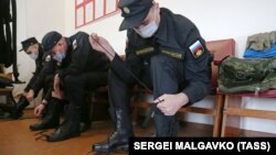 За даними ГУР, чоловікам пропонують підписати контракти із збройними силами Російської Федерації терміном від трьох місяців до одного року