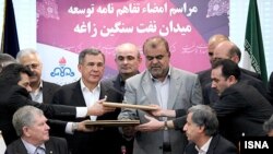 مراسم امضای قرارداد یک میلیارد دلاری توسعه میدان نفت سنگین زاغه.