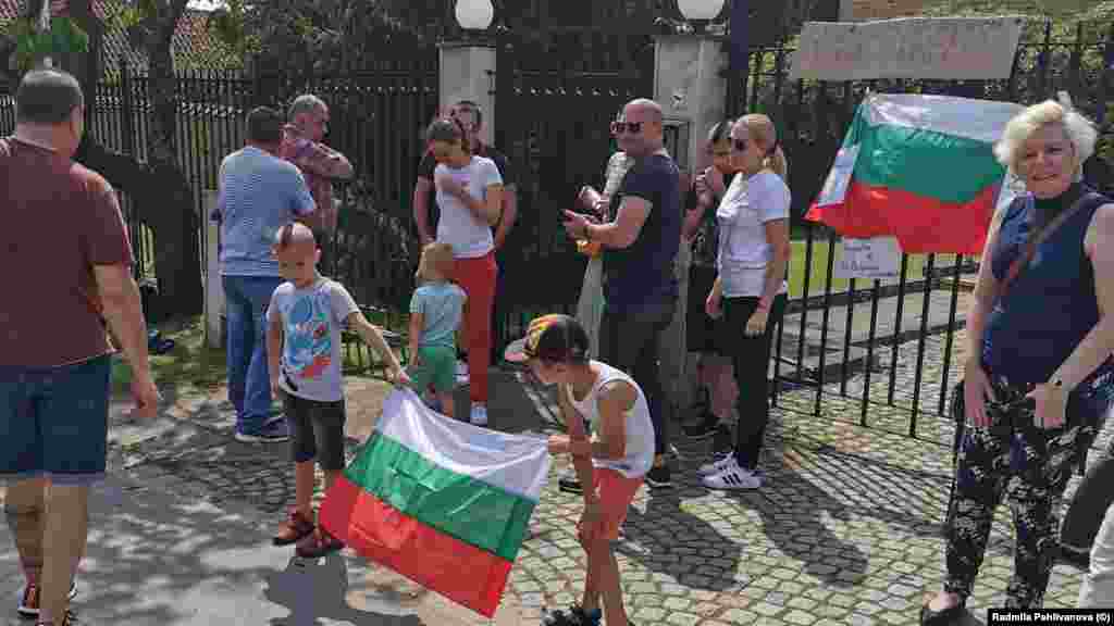 Протестиращи българи се събраха и в Копенхаген.