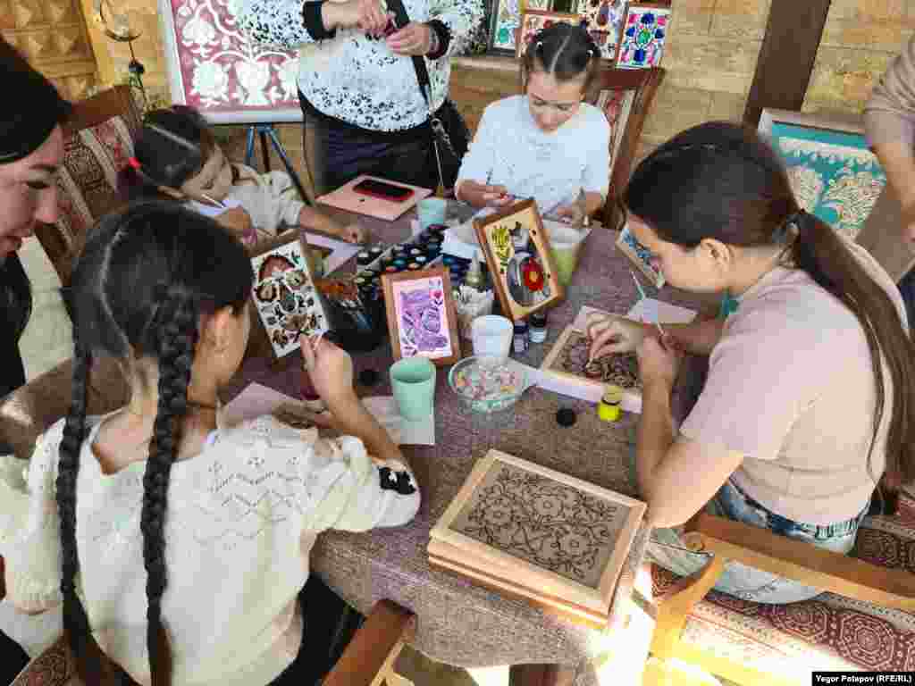 Дітвора активно брала участь у майстер-класах, а отже – правонаступність ремесла буде!