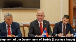 Miroslav Lazanski, sa ministrom bez portfelja u Vladi Srbije Nenadom Popovićem (drugi s leva), na sastanku sa Sergejem Glagolievim (prvi s desna), ruskim ministrom zdravlja, 27. aprila 2021.