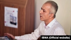 کیهان خانجانی می‌گوید «بند محکومین» متأثر از تجربه شخصی او هم بوده است.