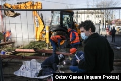 Sistemul de termoficare din București nu mai face față, conductele sunt vechi și avariile dese. Mulți bucureșteni îngheață de frig în case și nu au apă caldă. Proiectul de reabilitare, din fonduri europene, ar putea începe la vară.