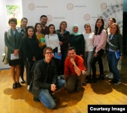 Такаші ходив на безкоштовні уроки з вивчення кримськотатарської мови у «Кримському домі» в Києві