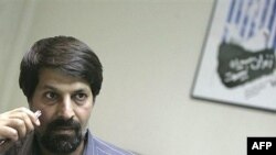 عمادالدین باقی از از ۲۲ مهرماه سال ۱۳۸۶ در زندان به سر می برد.(عکس: AFP)