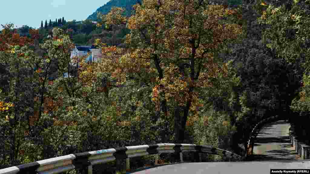 Первые краски осени&nbsp;на склонах горы Магоби, что возле Ливадии