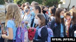 Eleviii școlilor închise pe 13 octombrie vor reveni în sistemul offline de învățare pe 27 octombrie