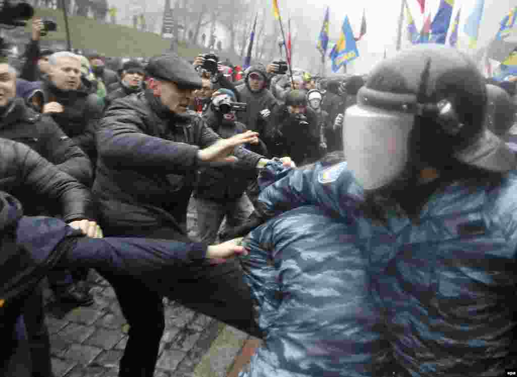 Kijev, 25. novembar 2013. Foto: EPA / Sergey Dolzhenko 