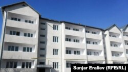 Один из домов, построенных для пострадавших в июньских событиях 2010 года. Иллюстративное фото.