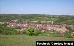 Satul Nadăș, de la poalele Munților Zărand, văzut de sus