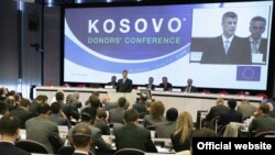 Premijer Kosova Hašim Tači prilikom obraćanja na donatorskoj konferenciji u Briselu, 11. jul 2008.