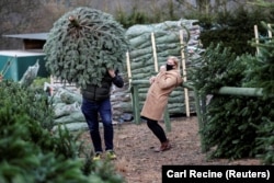 A járvány közben is készülnek a karácsonyra a Staffordshire-i Keele-ben