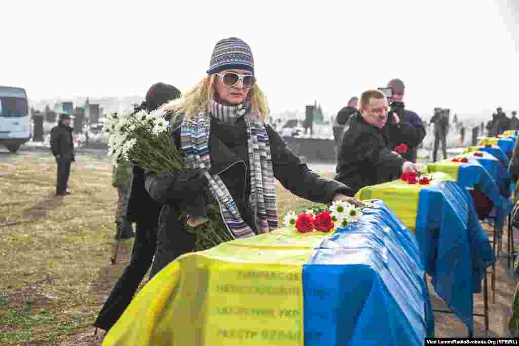 Віддати шану прийшли небайдужі жителі Дніпропетровська