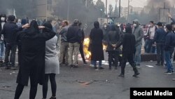 Háromszáz iráni tüntetőt öltek meg 2019. novemberében az Amnesty szerint.