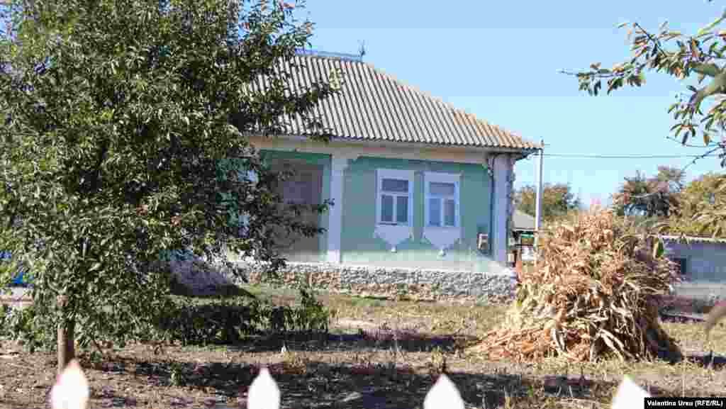 Moldova - people in Cupcini town