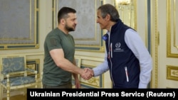 Украинскиот претседател Володимир Зеленски и шефот на Меѓународната агенција за атомска енергија (МААЕ) Рафаел Гроси, Киев, 30.08. 2022.