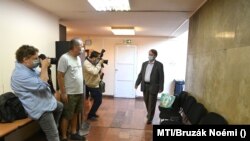 Kovács Béla korábbi jobbikos EP-képviselő érkezik a Budapest Környéki Törvényszékre 2020. szeptember 16-án. (Fotó: MTI/Bruzák Noémi)