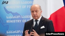 لوران فابیوس می‌گوید که روحیه آمریکایی‌ها روحیه همکاری بوده، اما ما حالا می‌خواهیم که این رفتار به مسئله‌ای ملموس تبدیل شود.